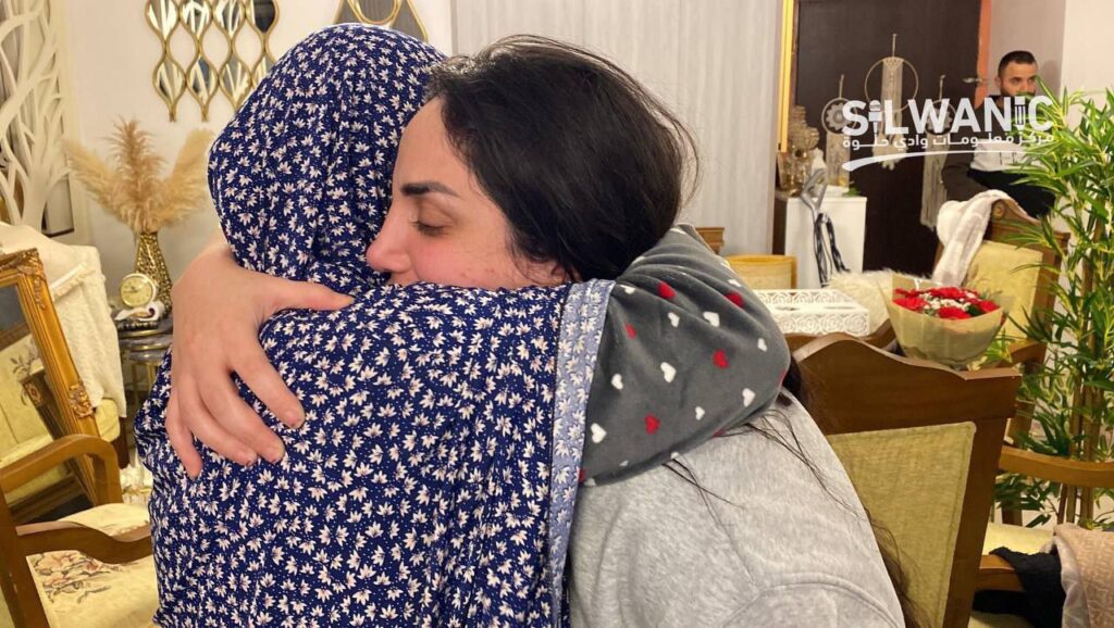 Jerusalemite liberated prisoner Latifa Mashasha reunites with her family after her release in the Flood of the Free