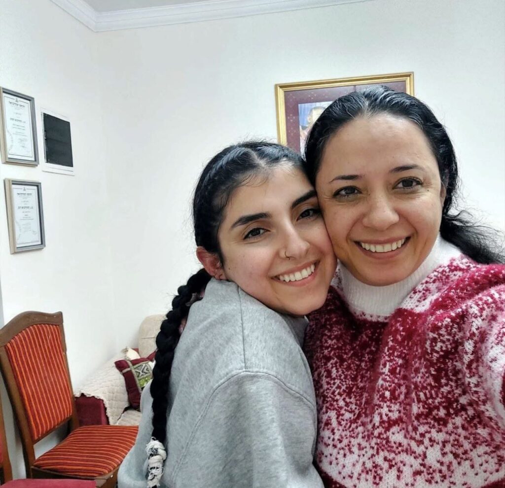 Liberated Palestinian prisoner, Birzeit graduate Zeina Barbar, reunites with her mother after her release in the Flood of the Free
