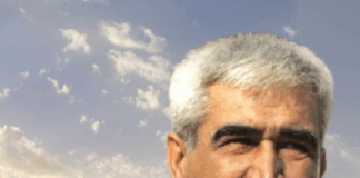 O líder palestino preso, Ahmad Sa’adat, foi atacado em isolamento por guardas sionistas.